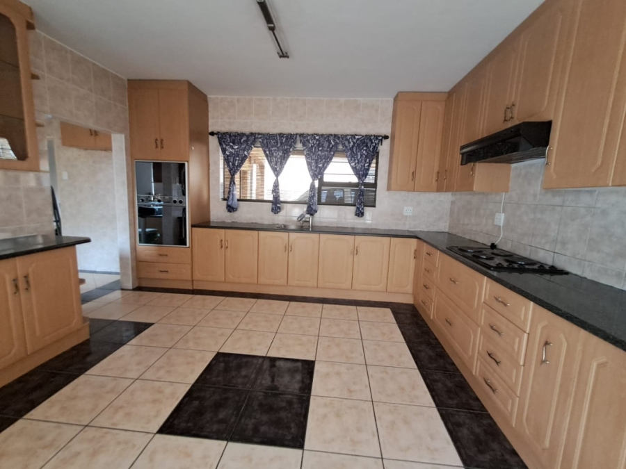4 Bedroom Property for Sale in Roylglen Gardens Northern Cape